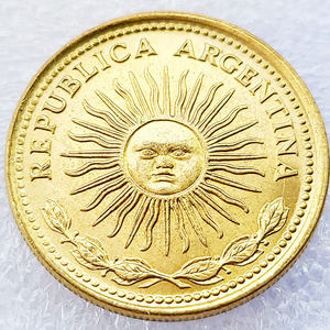 阿根廷 1976-1978年 10比索黄铜硬币 25.5mm 太阳神