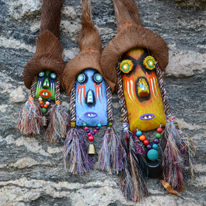 云南大理东巴彩绘木雕丽江吞口风铃民族家居店铺手工挂饰非洲面具