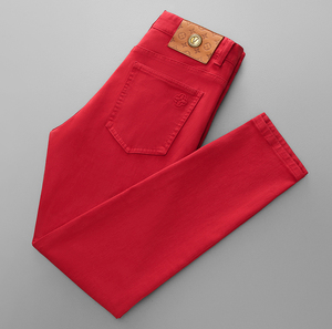 大红色裤子春秋