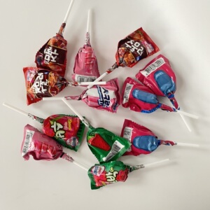 韩国乐天lotte棒棒糖西瓜形可乐形鲨鱼形螺旋形趣味糖果儿童零食