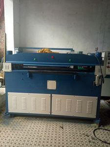 二手四柱双油缸裁断机适用于鞋厂,手袋厂,耳套厂等