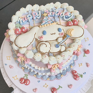 女孩奶油生日蛋糕