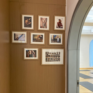 瑜伽馆yoga健身养生体式照片墙实木纹外框装饰小尺寸组合彩色挂画