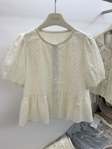 米白色刺绣蕾丝短袖衬衫女夏季新款收腰甜美洋气减龄娃娃小衫上衣