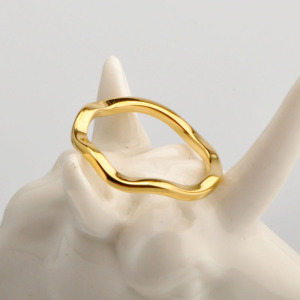 2022夏上新欧美钛钢镀真金色光圈戒指女时尚简约几何形光面尾戒环