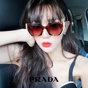 PRADA普拉达墨镜男女Eyewear系列新款时尚方形SPR15W-F太阳眼镜