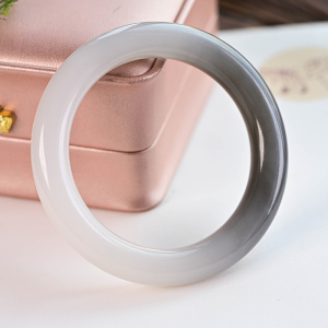 玉石手镯粉紫色