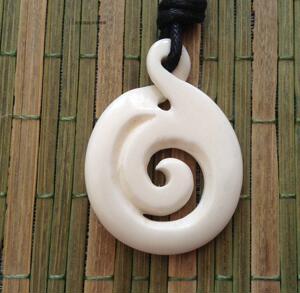 新西兰毛利人牛骨吊坠纯手工雕刻热销部落图腾款项链可调节黑绳