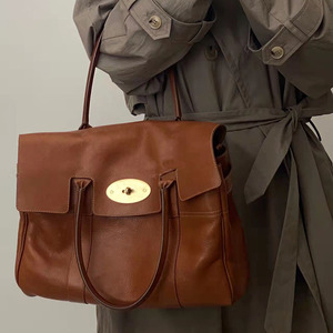 001人付款淘宝牛皮邮差包2022新款大容量通勤包女包一棵树包包小众