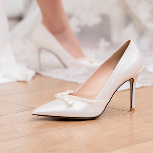 白色高跟鞋小众设计感日常女细跟气质名媛绸缎面珍珠法式主纱婚鞋