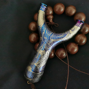 钛合金千发飞虎弹弓雕刻大金龙定制改造高温烤蓝永不褪色弹射玩具