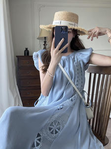 张涩涩 夏日新品天丝刺绣小飞袖法式收腰多巴胺蓝色设计师连衣裙