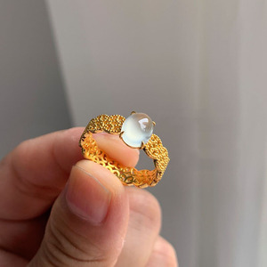 一云翡翠 一盏小灯泡 强荧光玻璃种蛋面戒指18k金镶嵌款式参考