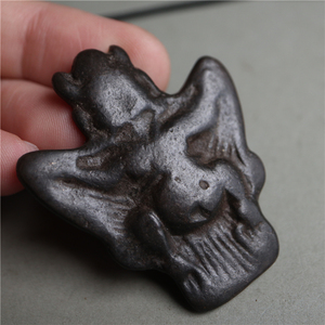 西藏托甲大鹏金翅鸟孔雀明王藏饰护身符吊坠藏民仿老磨损天铁挂件