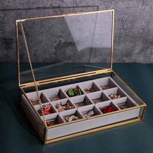 摆放饰品的盒子