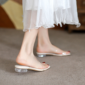 法式低跟凉鞋女夏季平底拖鞋新款真皮凉拖性感水晶透明高跟鞋粗跟