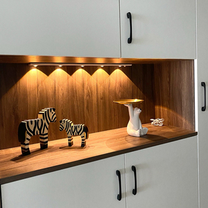 智能人体感应灯条无线充电式免布线猫眼灯带酒柜波纹灯鞋柜橱柜灯