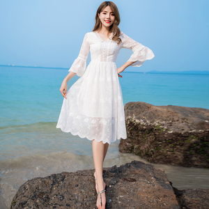 白色蕾丝连衣裙小个子洋气减龄超仙森系仙女范短裙海边度假沙滩裙