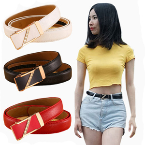 皮带女牛仔短裤装饰