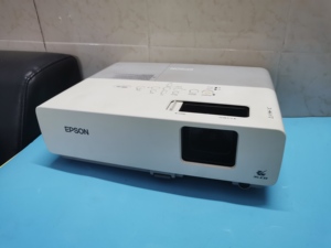 爱普生二手投影仪emp-83投影机商务办公教育培训机构支持720p输入