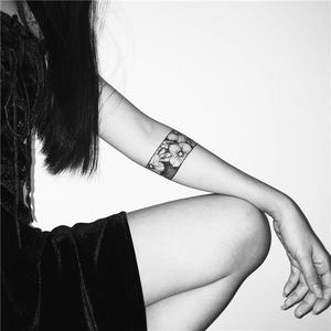 暗黑系手臂臂环 黑白素花纹身贴手腕图案网红酷 防水持久女