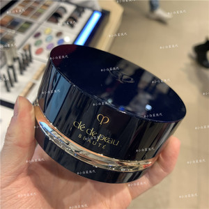 俄罗斯 肌肤之钥/cpb亮颜蜜粉散粉 控油定妆 26g 带粉扑 新款现货