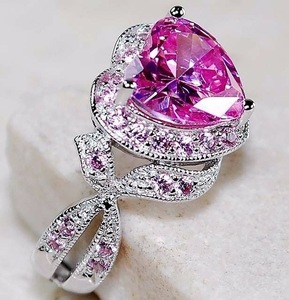 Youngwish热卖新款3克拉心形粉钻戒指 欧美时尚女粉水晶指环饰品