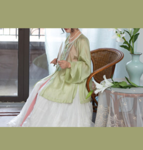 路尽香隐现货原创汉服明制圆领直袖衫浅绿日常百搭天丝