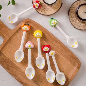 景德镇原创手绘可爱水果鸭子陶瓷勺子长柄家用儿童卡通汤饭勺调羹