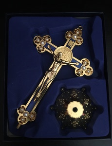 欧式精品家居教堂镶珍珠金银色耶稣基督驱魔十字架挂摆件主内礼品