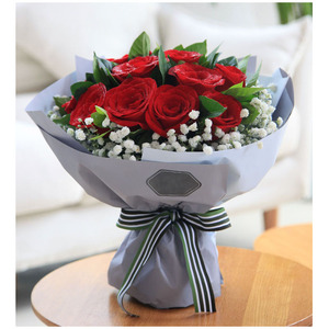 11朵红粉白玫瑰花束喀什市鲜花速递同城花店配送上门生日礼物表白
