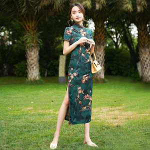 墨绿色旗袍2021年新款秋冬年轻款少女改良版复古中国风长款连衣裙