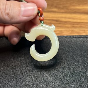 秋会长的新疆天然和田玉白玉籽料c形龙挂件玉吊坠玉猪龙11克