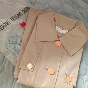 七十年代老式风衣女士涤卡面料 有机玻璃扣 全新怀旧收藏影视道具