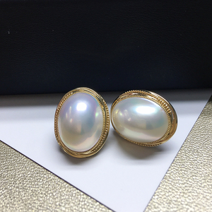 日本海水玛贝珍珠 18k黄金白色镜面光炫彩椭圆形马贝珍珠耳钉