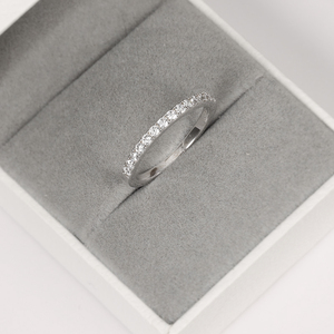 S925纯银镀铂金进口莫桑石戒指简约半圈碎钻排戒结婚仿真钻戒女