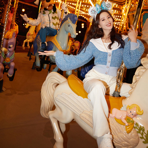 刘诗诗迪士尼同款蓝色针织衫海军领上衣女冬白色直筒长裤圣诞穿搭