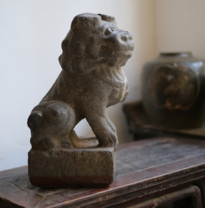 老石雕 古董 老石狮 明代黑青石扭头镇宅狮 门墩狮 案头中式摆狮