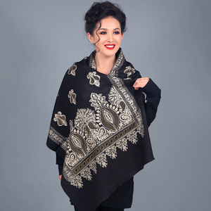 新疆披肩仿羊绒围巾女民族风围巾外搭复古长披肩烫钻保暖秋冬新品