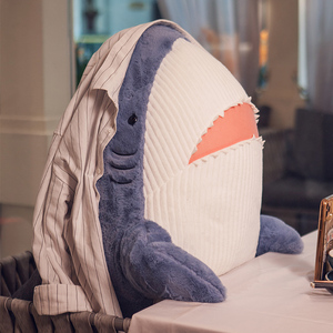 鲨鱼抱枕玩偶女生睡觉抱的公仔男生款小阿呜毛绒玩具鲸鱼可爱抱睡