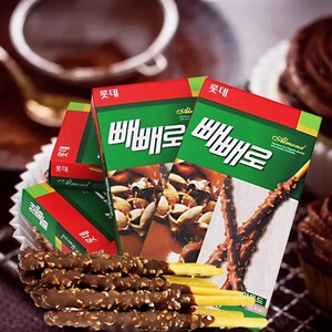 网红韩国进口零食品乐天扁桃仁巧克力棒巧克力果仁饼干光棍棒 32g