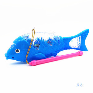 电动鱼玩具牵绳鱼摇摆鱼投影鱼锦鲤鱼会跑鱼会动鱼带杆鱼儿童玩具
