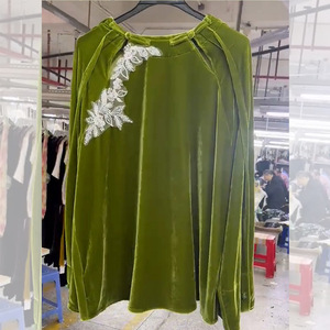 新中式改良旗袍衬衫女2024早春新款时尚气质绿色丝绒刺绣斜襟上衣