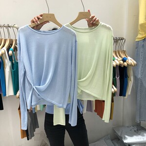 weika韩版早春新款薄款圆领长袖错位系扣针织衫女设计感短款上衣