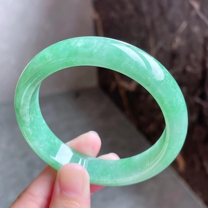 天然玉石缅甸a货老坑豆阳绿翡翠宽边手镯女士豆种满绿圆条玉镯子