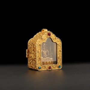 尼泊尔工艺黄铜嘎乌盒子随身佛文殊黄财神地藏观音鎏金小佛像吊坠