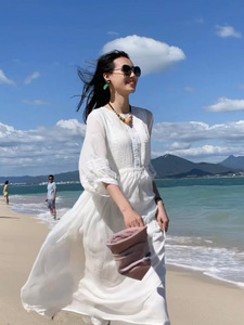 法式抽绳收腰苎麻白色连衣裙女夏季超仙长裙三亚海边度假沙滩裙子