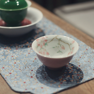 |勿念|《玉兰花》嫩粉冰心小茶碗 主人杯釉下手绘内彩 为女生设计