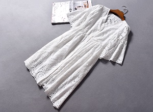 全新仙女白色精致镂空刺绣高腰V领7分喇叭袖气质连衣裙