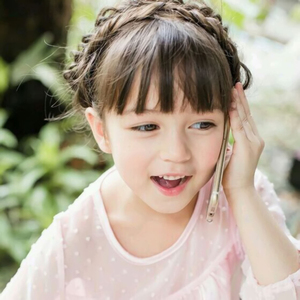 热卖泰美混血小萝莉吉拉达莫兰海报网络爆红外国萌宝大眼女宝宝画